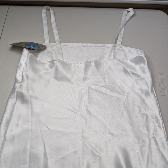 NWT. WOMEN'S POLYESTER TANK CAMISOLE. SIZE MEDIUM - Picture 5 of 5